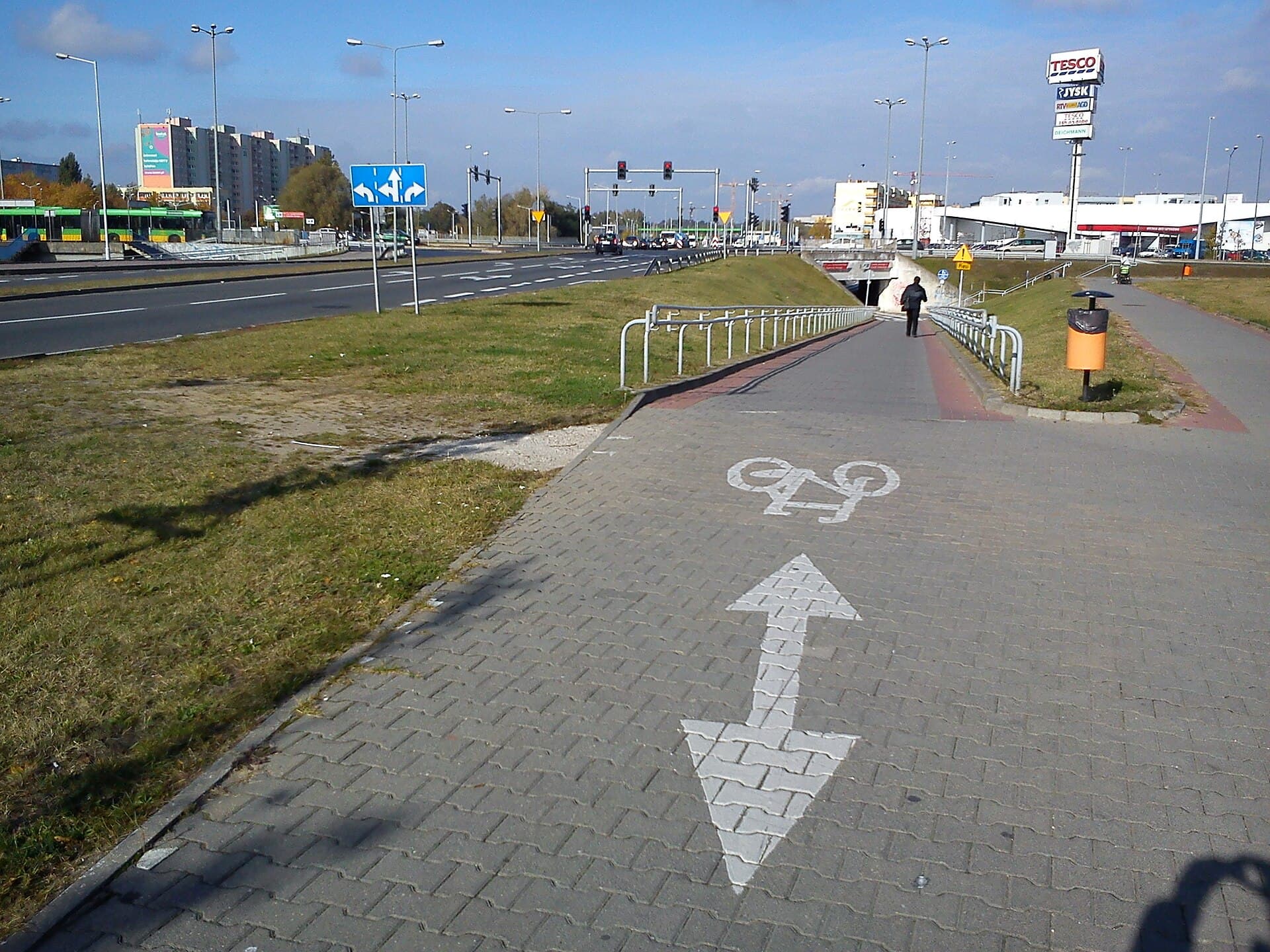 Droga rowerowa wzdłuż trasy PST na Piątkowie