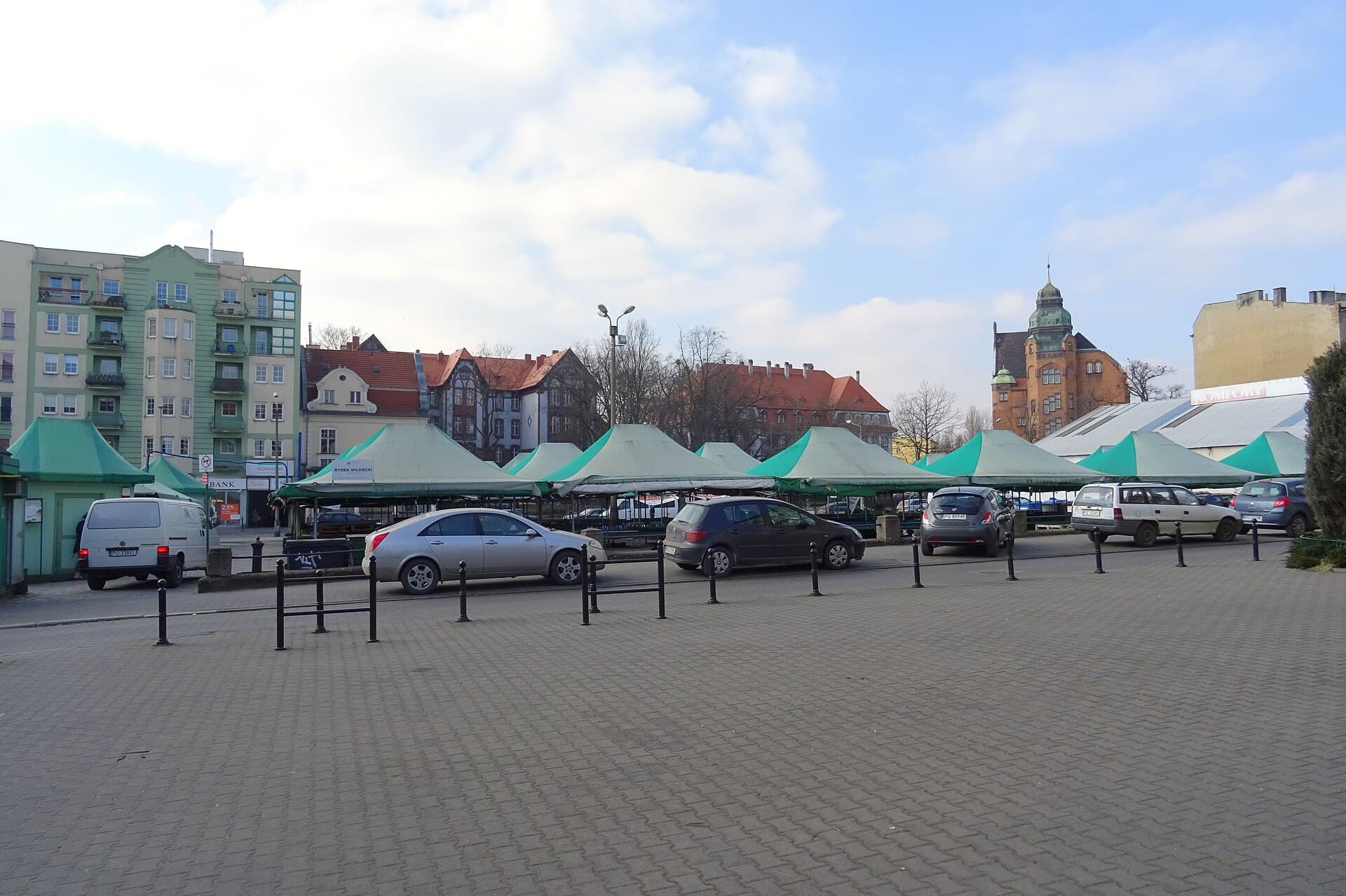 Wildecki Square — the market and tenement houses in Wilda